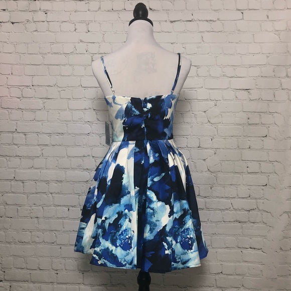 Floral Patterned Dress - Picture 2 of 12